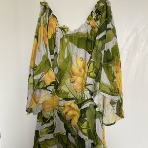 Farm off the shoulder flare sleeves banana leaf print size M